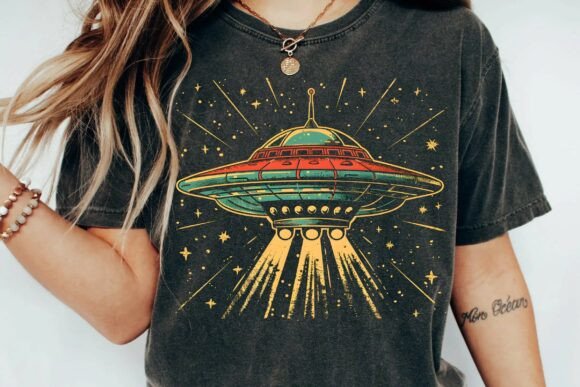 Download Vintage Retro UFO Flying Saucer Space Alien Sci-Fi T-Shirt Design Png - Shirt design Collection